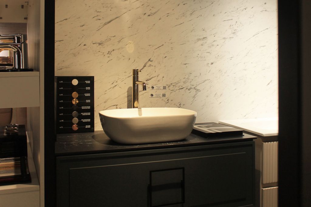 Шоу-рум на левом берегу: ул. Сибиряков-Гвардейцев, 51/3а