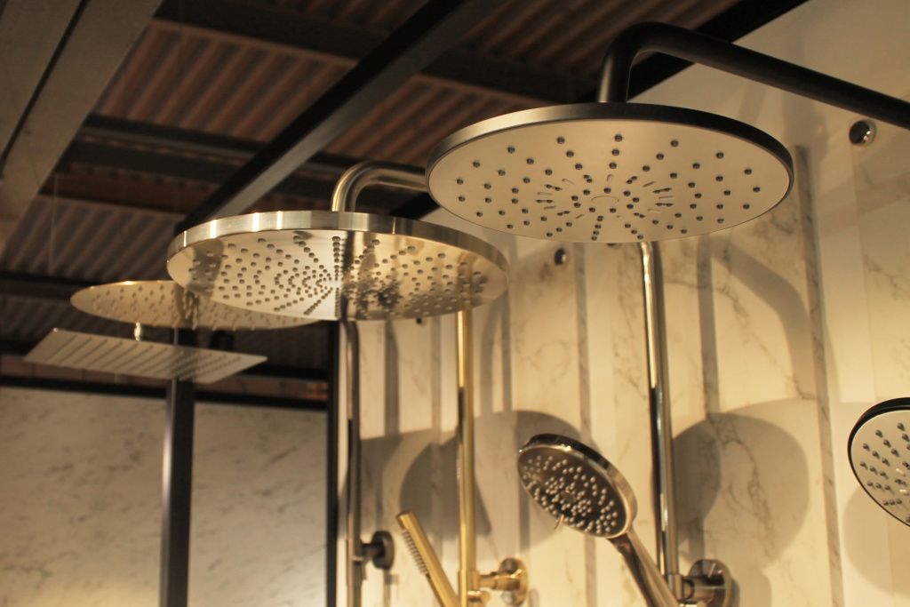 Шоу-рум на левом берегу: ул. Сибиряков-Гвардейцев, 51/3а